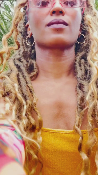 Queen Locs in Bey-Blonde 16"®